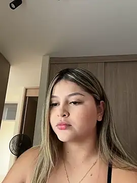 lunablossom  online show from 02-10-26, 10:36