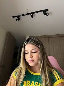 lunablossom  online show from 02-19-26, 12:17