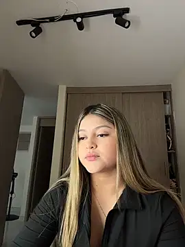 lunablossom  online show from 02-19-26, 10:28