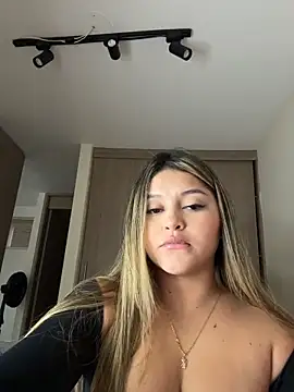 lunablossom  online show from 02-22-26, 10:52