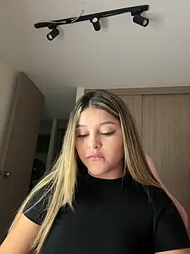 lunablossom  online show from 02-27-26, 01:16