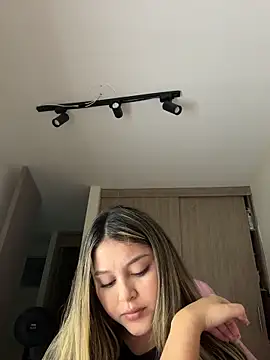 lunablossom  online show from 03-07-26, 04:20