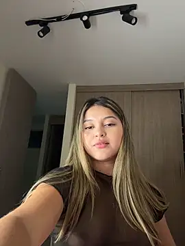 lunablossom  online show from 03-31-26, 03:19