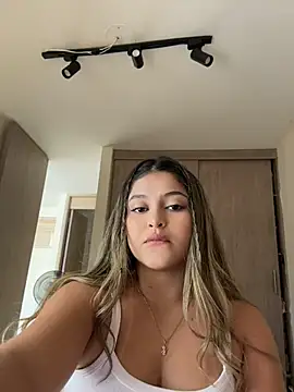 lunablossom  online show from 04-09-26, 06:13