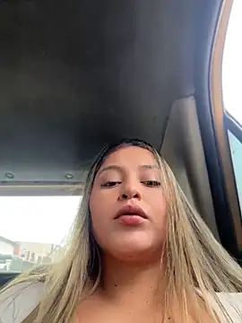 Snapshot of lunablossom_ chatting on 05-17-26, 08:49 lunablossom online show from 05-17-26, 08:49