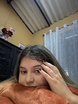 Snapshot of lunablossom_ chatting on 05-19-26, 01:56 lunablossom online show from 05-19-26, 01:56