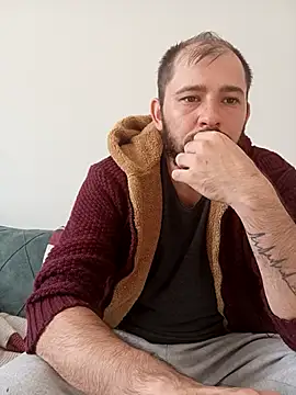 Snapshot of NiiiRvaNaa chatting on 10-12-25, 06:45 NiiiRvaNaa online show from 10-12-25, 06:45