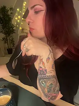 Snapshot of LunaMoongirl chatting on 11-29-25, 05:21 LunaMoongirl online show from 11-29-25, 05:21