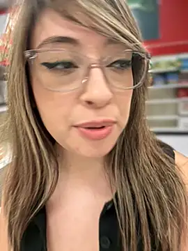 Snapshot of AriannaPena chatting on 01-09-25, 02:43 AriannaPena online show from 01-09-25, 02:43