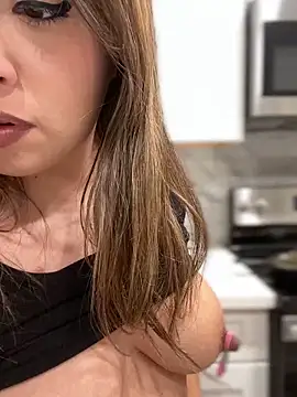 Snapshot of AriannaPena chatting on 02-27-25, 05:24 AriannaPena online show from 02-27-25, 05:24