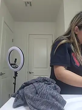 Snapshot of AriannaPena chatting on 03-19-25, 02:37 AriannaPena online show from 03-19-25, 02:37