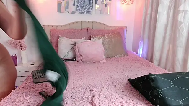 Dulce Morrys online show from 02-22-25, 08:20