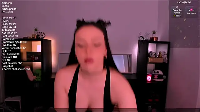 Snapshot of SofiRusselle chatting on 09-22-25, 05:48 SofiRusselle online show from 09-22-25, 05:48