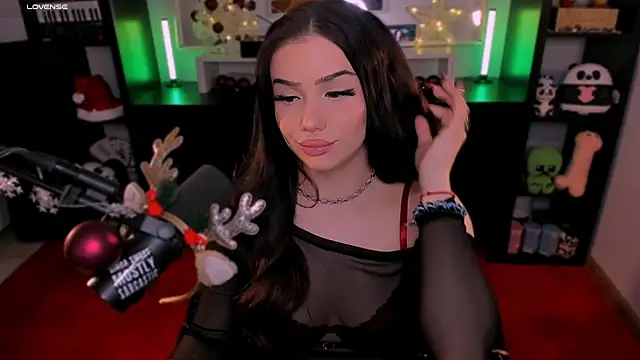 Snapshot of SofiRusselle chatting on 12-13-25, 07:53 SofiRusselle online show from 12-13-25, 07:53