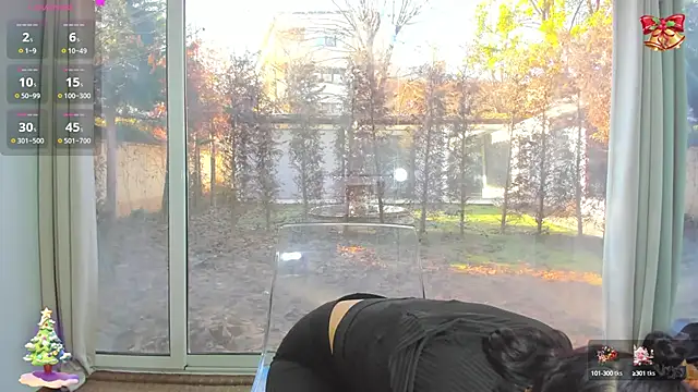 Snapshot of Sarabecker chatting on 12-13-24, 10:19 Sarabecker online show from 12-13-24, 10:19