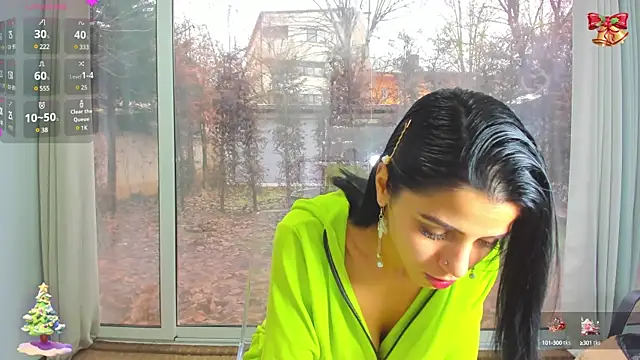 Snapshot of Sarabecker chatting on 12-22-24, 10:06 Sarabecker online show from 12-22-24, 10:06