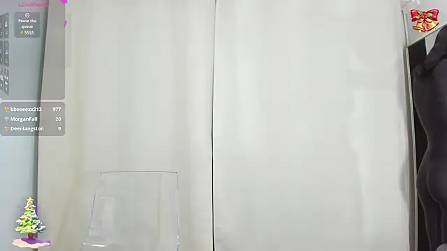 Snapshot of Sarabecker chatting on 12-23-24, 03:23 Sarabecker online show from 12-23-24, 03:23