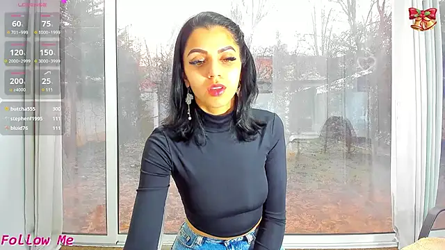 Snapshot of Sarabecker chatting on 12-30-24, 02:19 Sarabecker online show from 12-30-24, 02:19