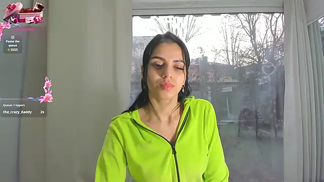 Snapshot of Sarabecker chatting on 03-05-25, 09:49 Sarabecker online show from 03-05-25, 09:49