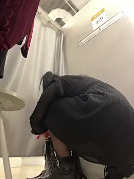 CrazzyChicks online show from 10-31-25, 07:42