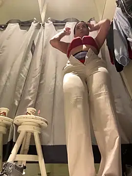 Snapshot of CrazzyChicks chatting on 02-21-26, 04:57 CrazzyChicks online show from 02-21-26, 04:57