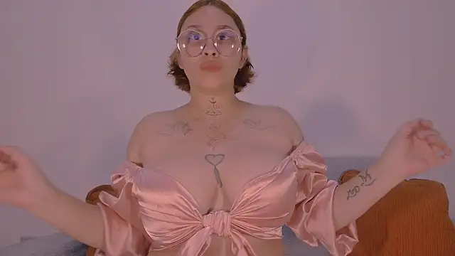 Snapshot of Lilmuh_ chatting on 02-07-26, 11:19 Lilmuh online show from 02-07-26, 11:19