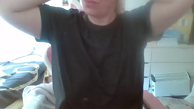 Snapshot of BondageGirl35 chatting on 03-25-26, 04:46 BondageGirl35 online show from 03-25-26, 04:46