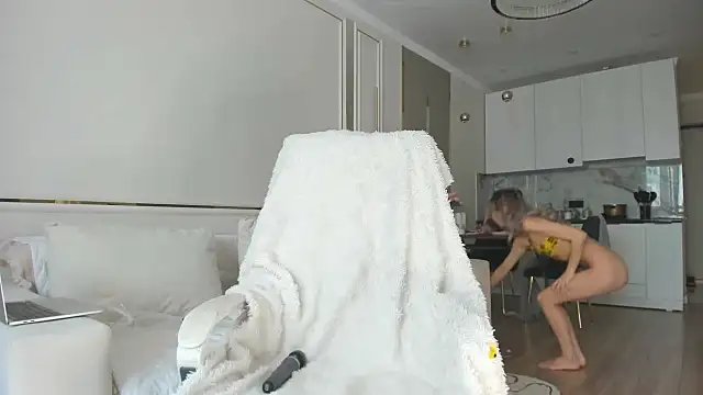 Snapshot of Pupasui02 chatting on 12-05-25, 06:55 Pupasui02 online show from 12-05-25, 06:55