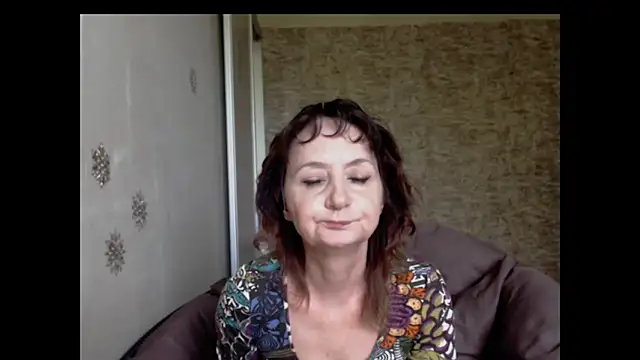 Snapshot of AnnieEltgant chatting on 06-02-26, 07:32 AnnieEltgant online show from 06-02-26, 07:32