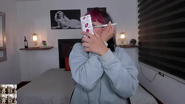 Mariana Joness online show from 01-06-25, 02:48