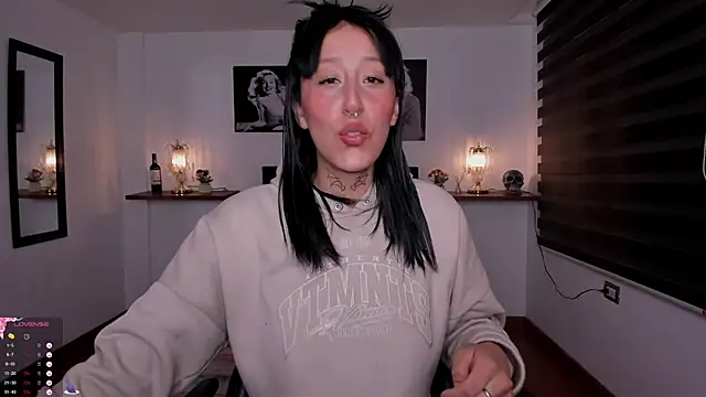 Mariana Joness online show from 10-23-25, 02:44