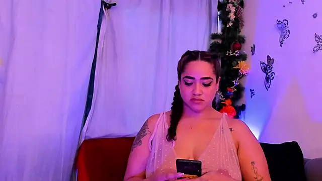 Snapshot of HannaMiills@xh chatting on 04-06-26, 04:30 HannaMiillsxh online show from 04-06-26, 04:30