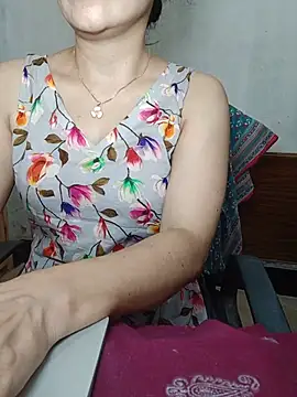 Snapshot of Chanchal--Navya chatting on 07-04-26, 06:36 Chanchal--Navya online show from 07-04-26, 06:36