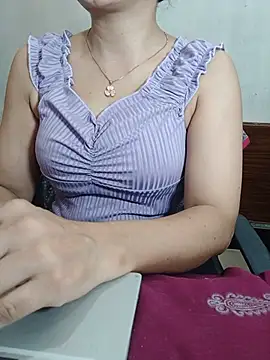Snapshot of Chanchal--Navya chatting on 07-05-26, 06:04 Chanchal--Navya online show from 07-05-26, 06:04