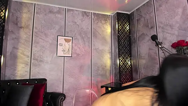 Snapshot of Amaraa_Lewis chatting on 02-13-25, 12:11 Amaraa Lewis online show from 02-13-25, 12:11