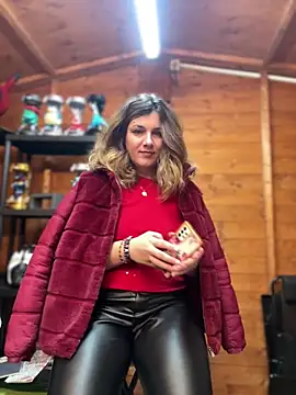 Snapshot of DaisyVibesss chatting on 12-29-24, 04:40 DaisyVibesss online show from 12-29-24, 04:40