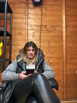 Snapshot of DaisyVibesss chatting on 01-04-25, 03:49 DaisyVibesss online show from 01-04-25, 03:49