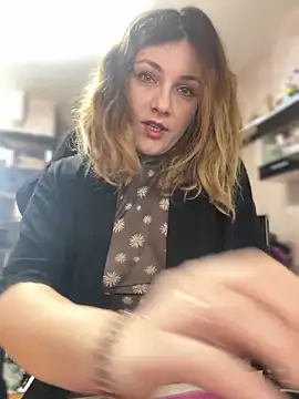 Snapshot of DaisyVibesss chatting on 01-10-25, 08:40 DaisyVibesss online show from 01-10-25, 08:40