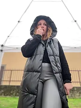 Snapshot of DaisyVibesss chatting on 02-16-25, 02:00 DaisyVibesss online show from 02-16-25, 02:00