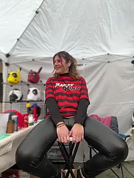 Snapshot of DaisyVibesss chatting on 02-23-25, 01:10 DaisyVibesss online show from 02-23-25, 01:10