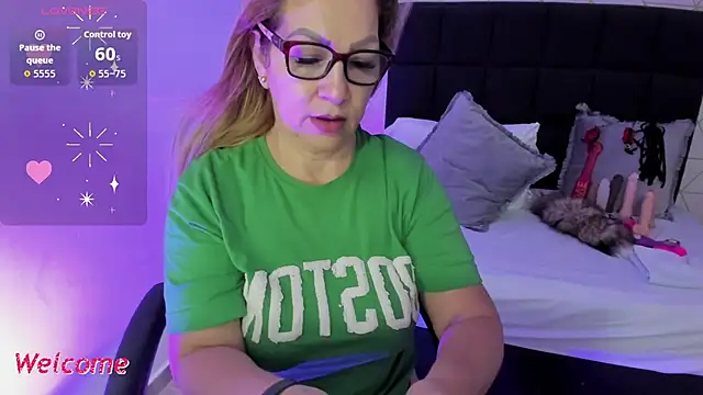 Snapshot of gisela27 chatting on 01-06-26, 12:42 gisela27 online show from 01-06-26, 12:42