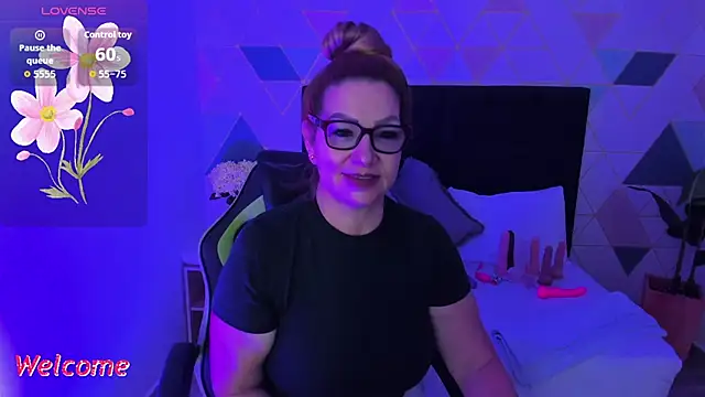 Snapshot of gisela27 chatting on 02-12-26, 12:55 gisela27 online show from 02-12-26, 12:55