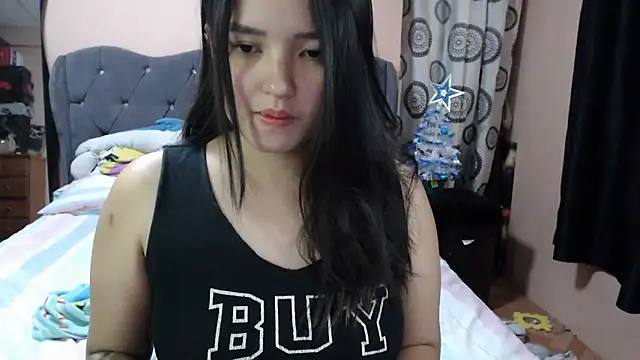 Snapshot of Puka20 chatting on 12-23-24, 05:28 Puka20 online show from 12-23-24, 05:28