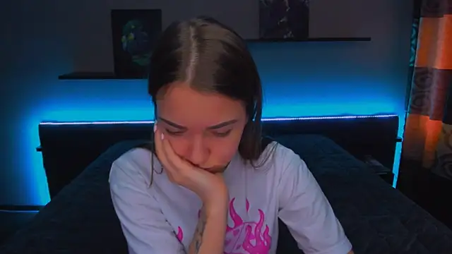 AlexaBarkley online show from 02-10-25, 06:20