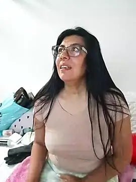 aisha latina online show from 12-22-25, 02:36