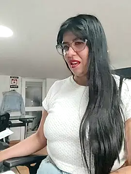 aisha latina online show from 03-24-26, 03:28