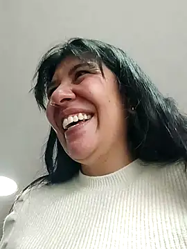 aisha latina online show from 03-25-26, 03:18