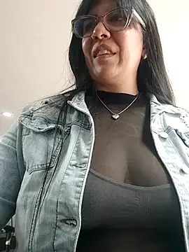 Snapshot of aisha_latina chatting on 04-30-26, 02:56 aisha latina online show from 04-30-26, 02:56