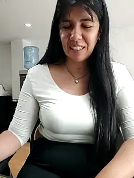 Snapshot of aisha_latina chatting on 05-05-26, 03:09 aisha latina online show from 05-05-26, 03:09