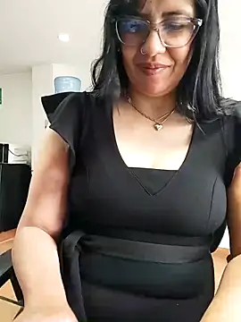 Snapshot of aisha_latina chatting on 05-06-26, 02:44 aisha latina online show from 05-06-26, 02:44
